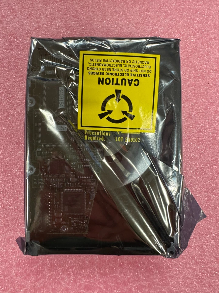 Vintage IBM 3.5" 728MB IDE Hard Disk Drive DSAS-3720 P/N 84G3495 FRU: 82G5933 - Image 2 of 2