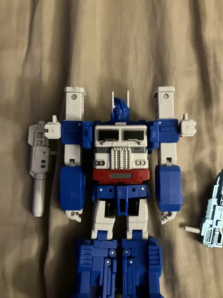 mft g1 ultra magnus figure - Image 2 of 3