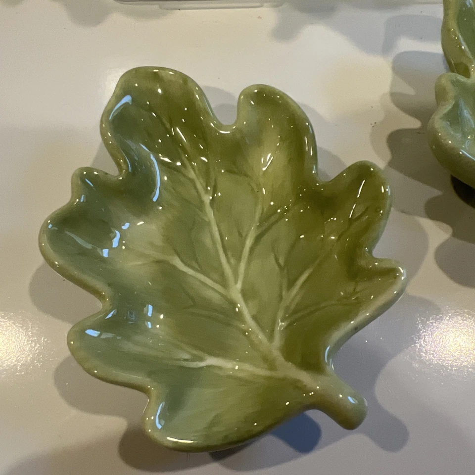 Set Of 4 Tabletops Gallery MISTO GREEN Leaf Dishes (1 has small chip) See Photos - Image 2 of 4