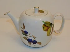 Vintage ROYAL WORCESTER Fine Porcelain EVESHAM PAttern 6"h 4 Cup Teapot w Lid