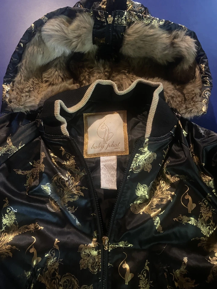 Chaqueta acolchada Baby Phat para mujer negra y dorada mediana, capucha desmontable de piel sintética Foto 2 de 4