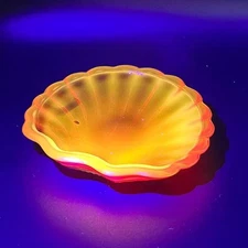 Amberina Red Sea Shell Dish 4" Vintage - GLOWs