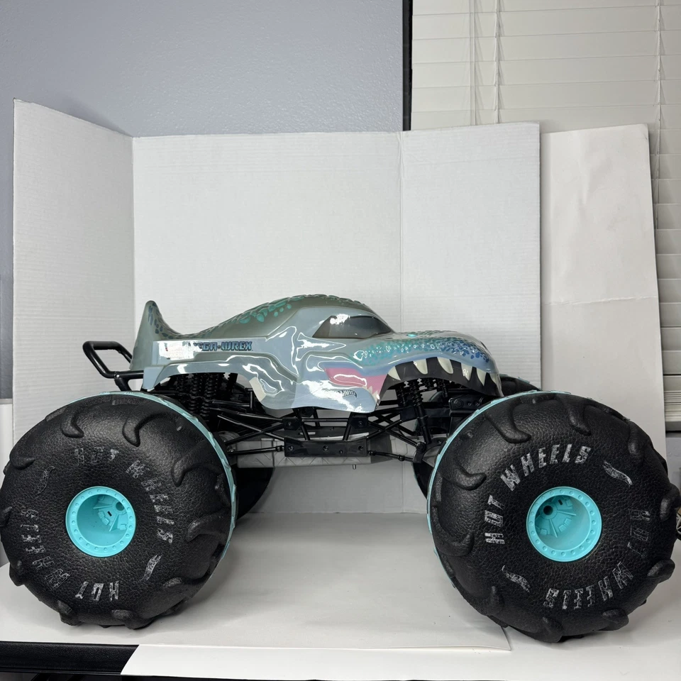 Hot Wheels Monster Trucks RC Toy 1:6th Scale Mega-Wrex - Image 3 of 4