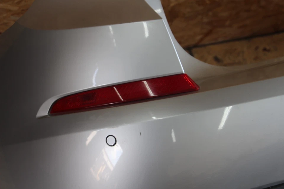 Cubierta del panel de moldura del parachoques trasero 2012-17 plateada BMW OEM F07 550i GT + LCI Foto 4 de 4