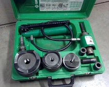 Greenlee 767 Hydraulic hand pump w Ram 746 & 4", 3", and 2 1/2" Knockouts case
