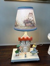 Lámpara infantil vintage de madera Irma con figuras pintadas a mano