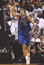 Dirk Nowitzki  original signiertes Foto 20 x 30 cm  HAMMERMOTIV
