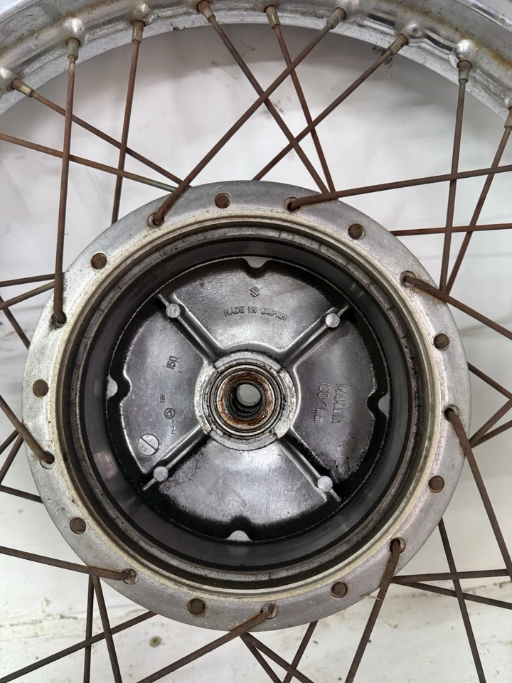 Llanta delantera Suzuki GT185 1973-1978 Foto 3 de 4