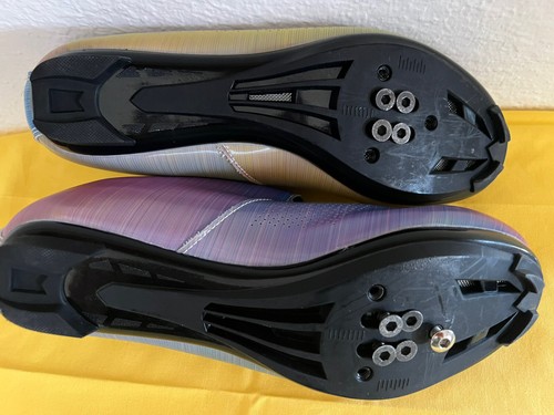 Scarpe da ciclismo sportive di marca iridescenti taglia 39 - Foto 7 di 7