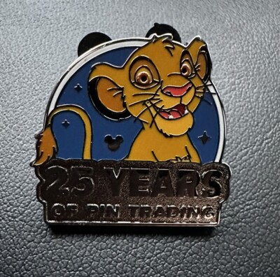 ディズニー WDI ライオンキング シンバ 25周年 ピンバッジ 2025 WDW Hidden Disney Pin Simba Lion King 25 Years Logo