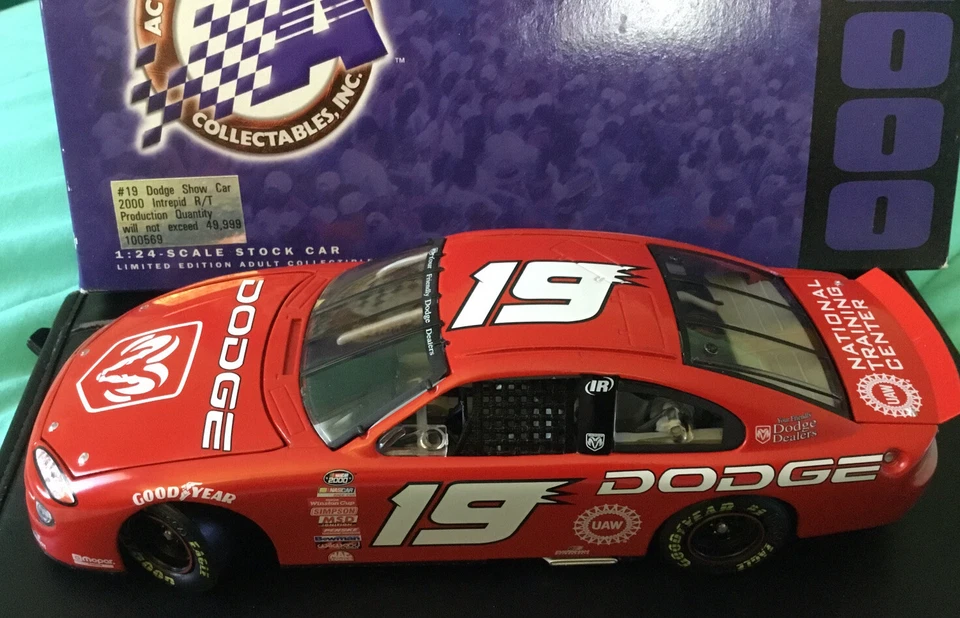 ACTION RACING #19 DODGE Show Car 2000 Intrepid R/T  - Image 2 of 4