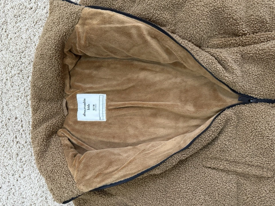 Jaqueta Abercrombie And Fitch Kids Sherpa forrada de veludo tamanho 13/14 - Imagem 4 de 4