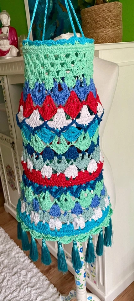 Handgehäkelter Lampenschirm – Boho Hippie – 100% Baumwolle – bunt mit Quasten - Bild 3 von 4