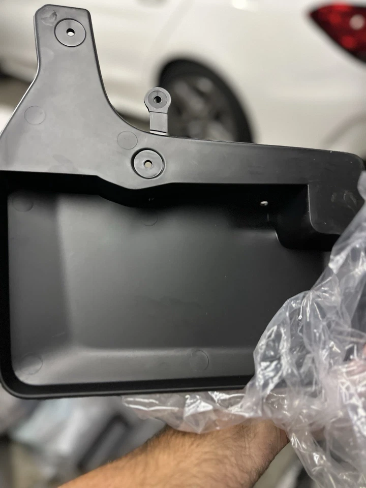 Protetores contra respingos dianteiros Chevrolet Silverado 1500 84109903 preto fabricante de equipamento original GM 2019-2023 - Imagem 4 de 4