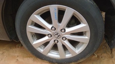 Used Wheel fits: 2012 Honda Civic 16x6-1/2 alloy 10 spoke Enkei manufacturer Gra