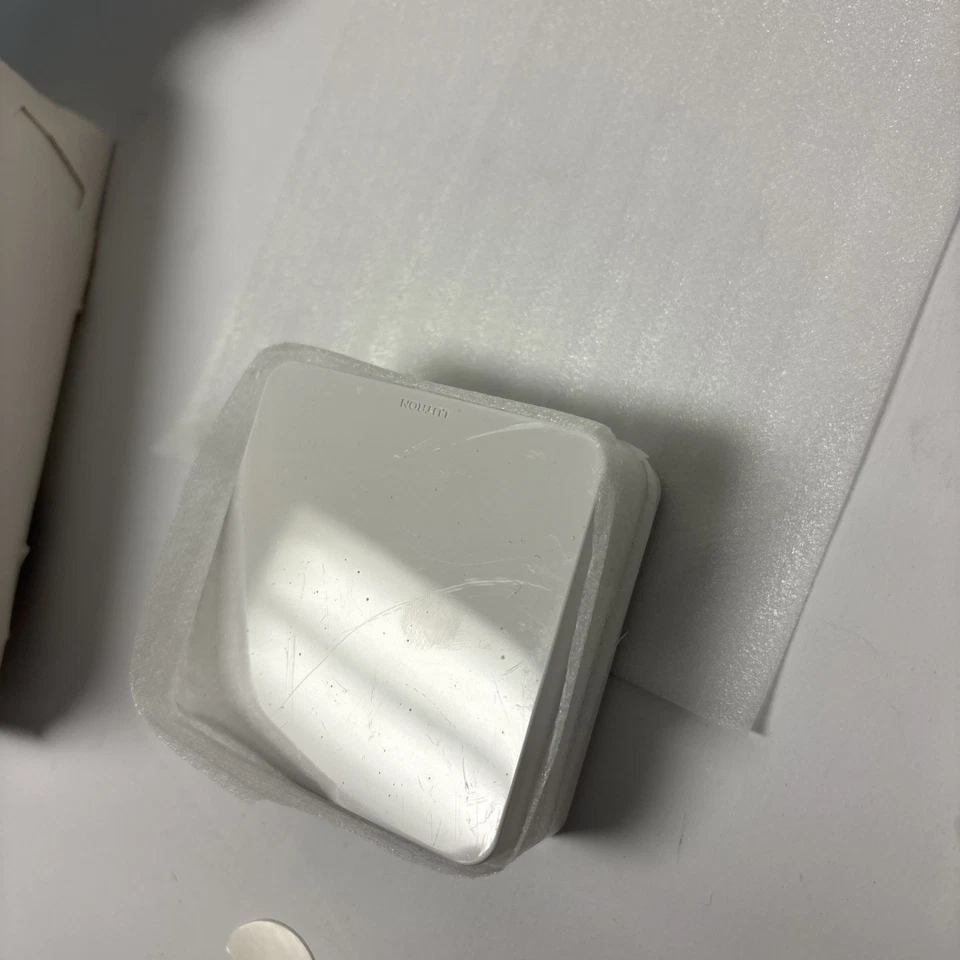 Lutron Caseta Smart Lighting Smart Hub para Bombillas y Ventiladores L-BDG2-WH-Blanco Foto 4 de 4