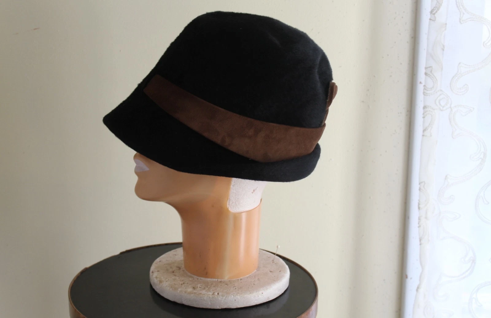 Christian Dior   Chapeau équestre vintage années 50 60 MOD cheveux de poney cuir riche