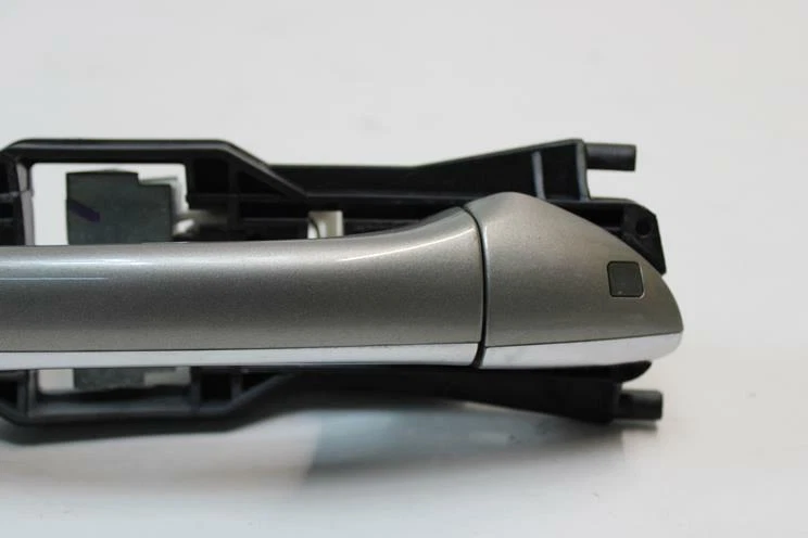 03-09 Mercedes W209 CLK350 CLK500 Door Handle Right Passenger Side Silver OEM  - Image 2 of 4
