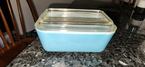 Vintage Pyrex Refrigerator Dish Blue 502-B with Ribbed Lid 502-C.