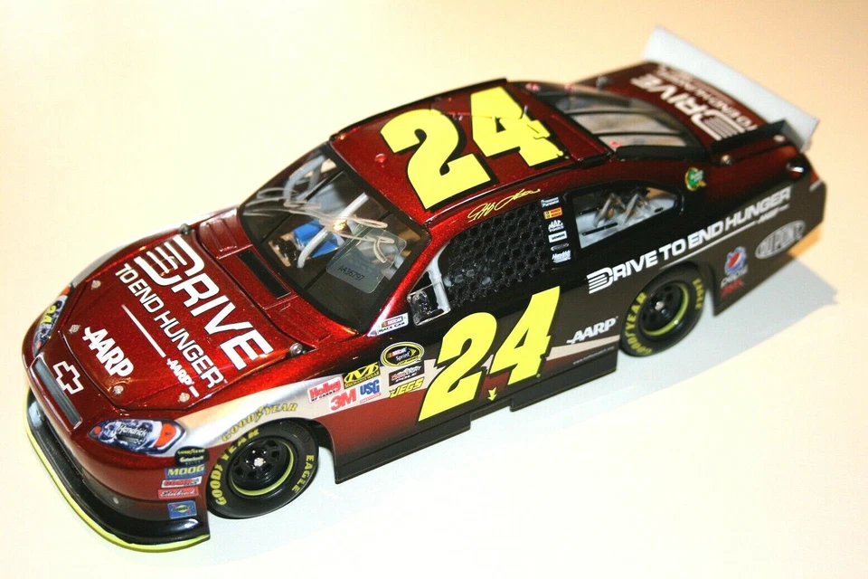 1/24 CHEVROLET IMPALA JEFF GORDON 2011 AUTOGRAPHED/SIGNED NASCAR LIONEL  - Immagine 3 di 3