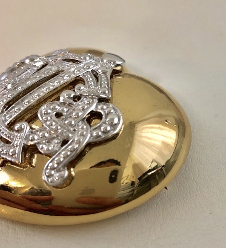RARO Broche Corazón 3D Monograma Christian Dior Monograma Plata y Tono Dorado - Imagen 3 de 5