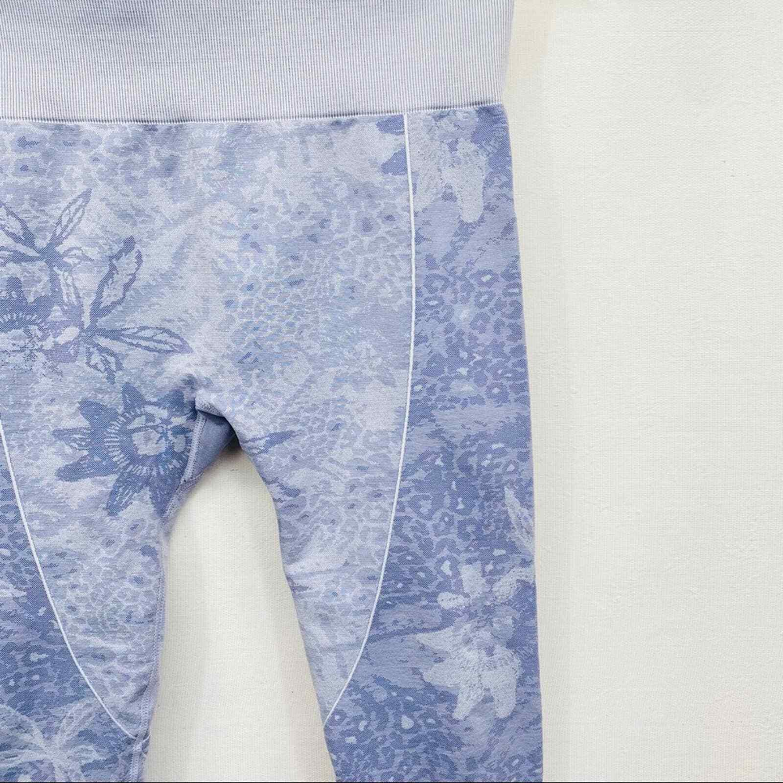 Fabletics Purple Blue Lavender Patterned Crop Leg… - image 4