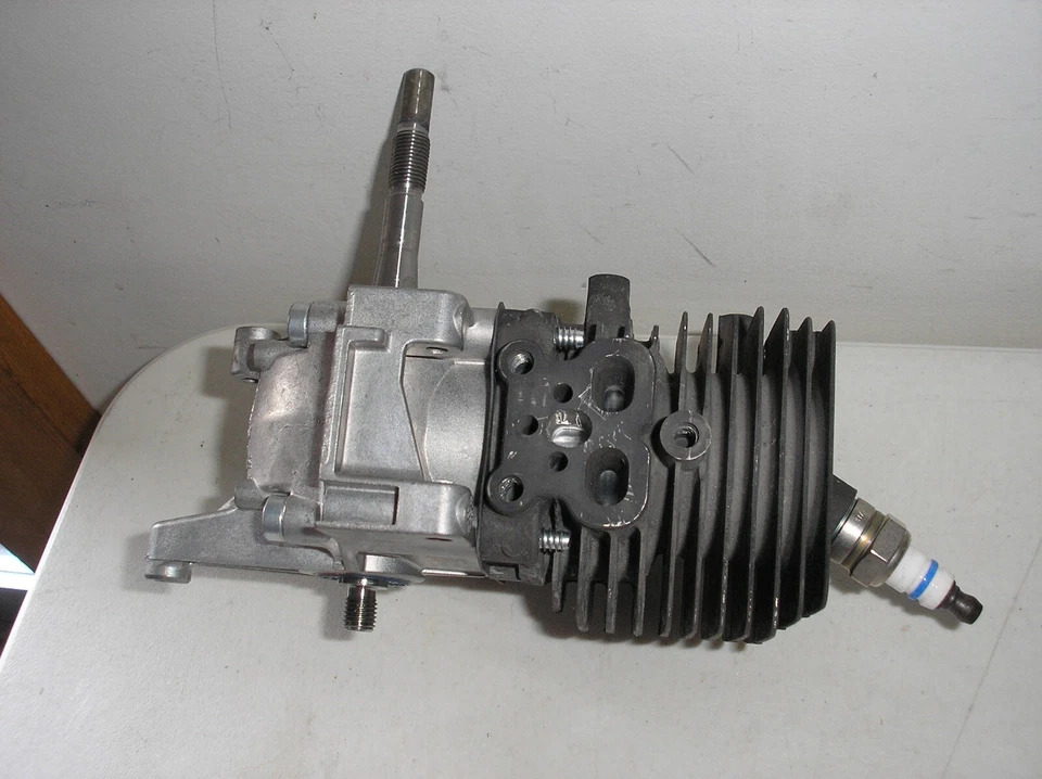 NEW GENUINE OEM STIHL FS 56 RC / KM 56 RC TRIMMER ENGINE /PISTON /SYLINDER/CRANK - Image 4 of 4