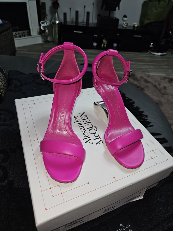 Sandalias Alexander McQueen Tacón Esculpido 37 Rosa Plata Estilo: BOBBY Foto 2 de 4