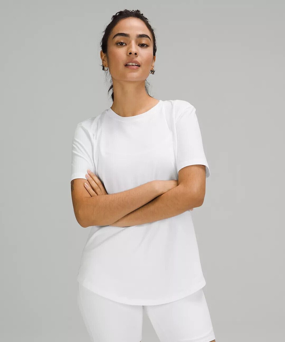 【ルルレモン】大人気☆Love Curved-Hem クルーネックTシャツ NEW lululemon Love Curved-Hem Crewneck T-Shirt. Choose Your