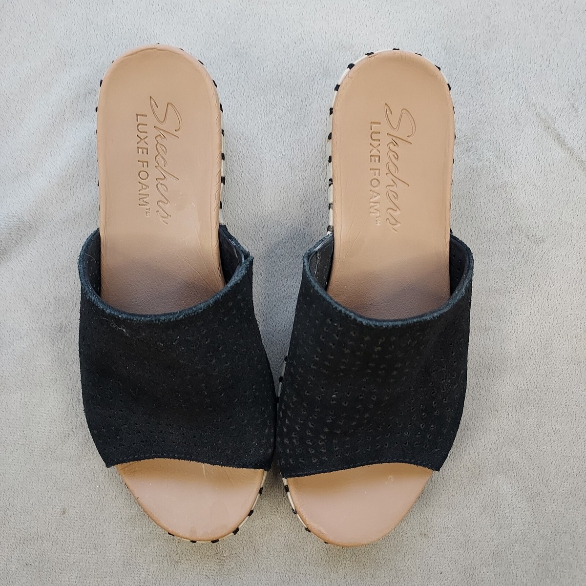 skechers luxe foam black