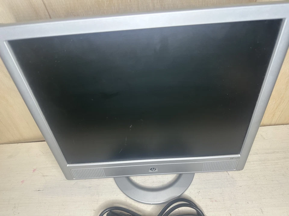 HP VS15 15" LCD VGA Monitor With Built In Speakers Gaming Retro Monitor READ - Image 2 of 4