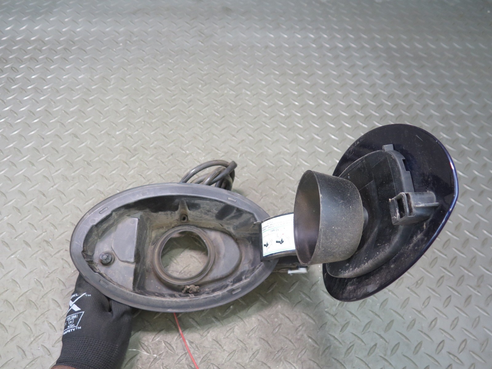 Maserati Quattroporte S Q4 2014-2021 Fuel door