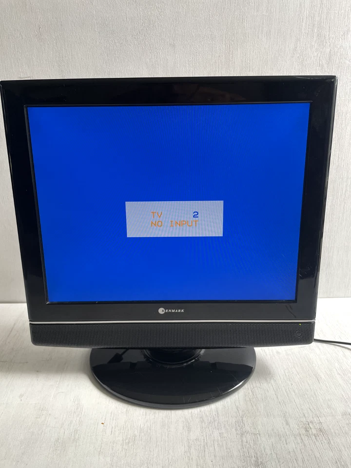 Kenmark LCD TV LVD163D 15" no remote 12v (Caravan, boat) Retro gaming perfect - Image 2 of 4
