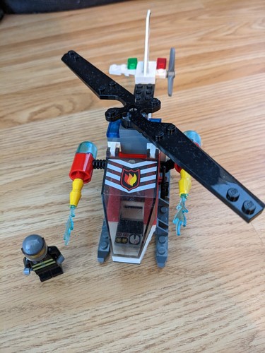 LEGO City - Fire Helicopter (7238) - Picture 4 of 5