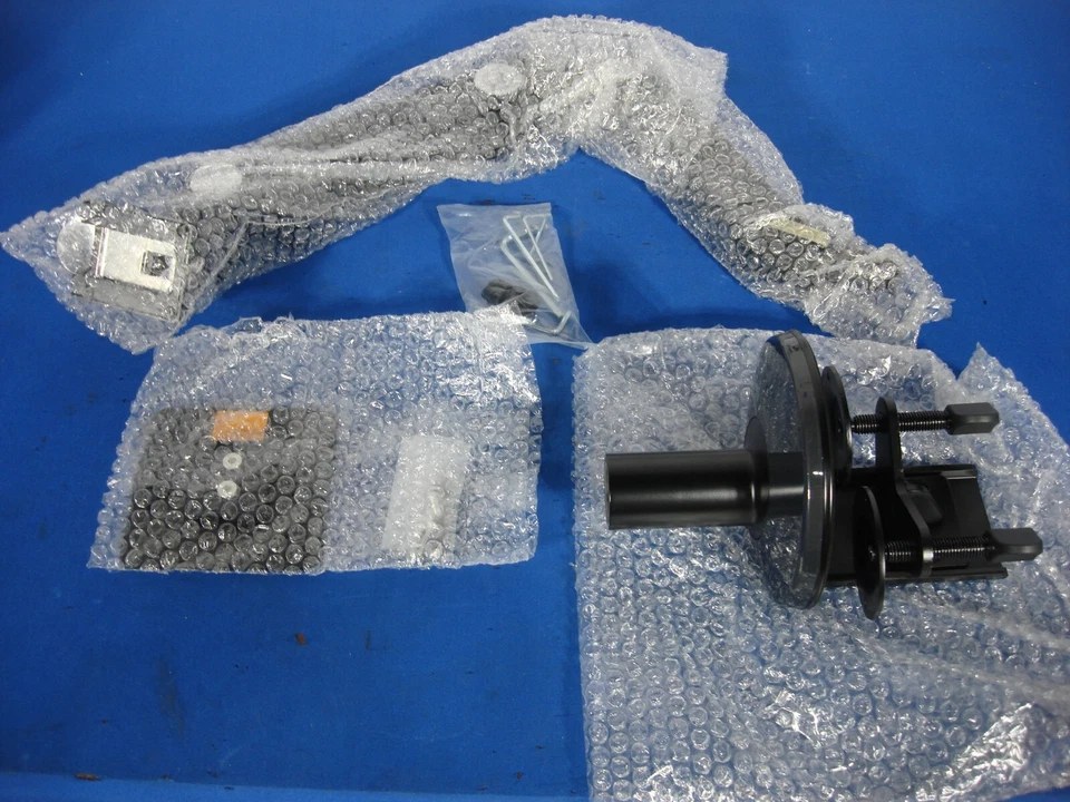 Humanscale M8 Black Single Monitor Desktop Clamp Mount Arm SOR4843M8 - Image 4 of 4