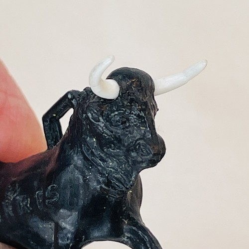 Torres Sangre De Toro Bull spanisch Vintage schwarz Kunststoff Weinflasche Schmuck Charm - Bild 10 von 13
