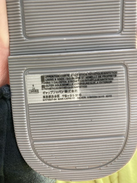 old navy silver flip flops