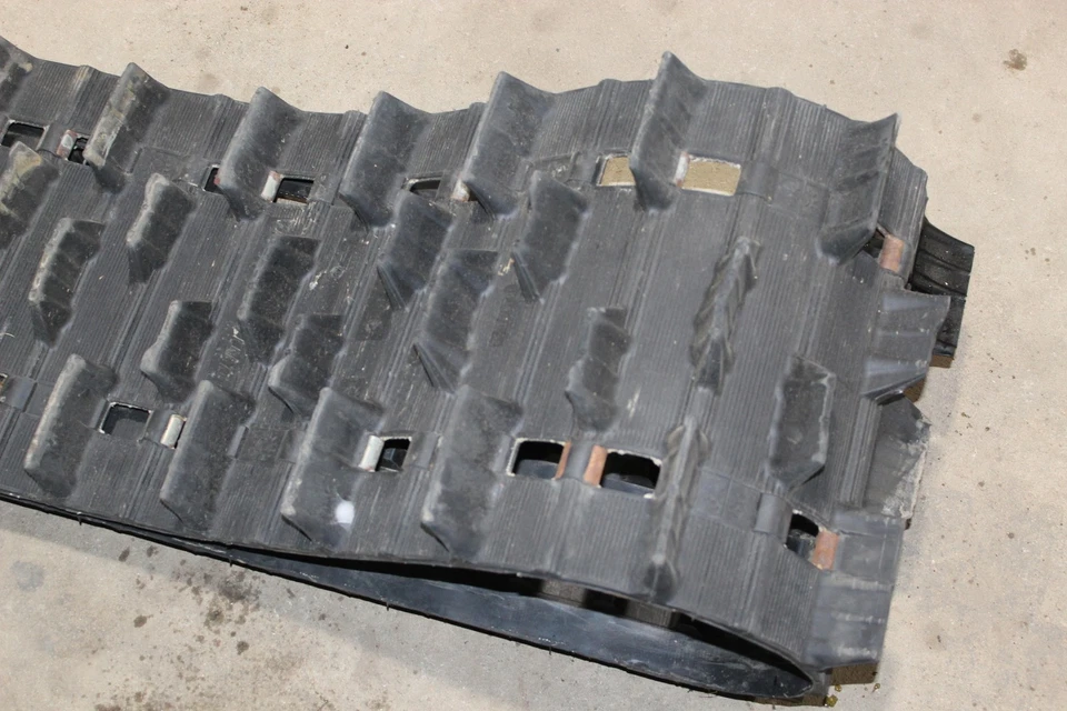 2000 Ski-doo Summit 800 Highmark Track 151x15x2 2.52 Pitch 1 Missing Lug - Image 4 of 4