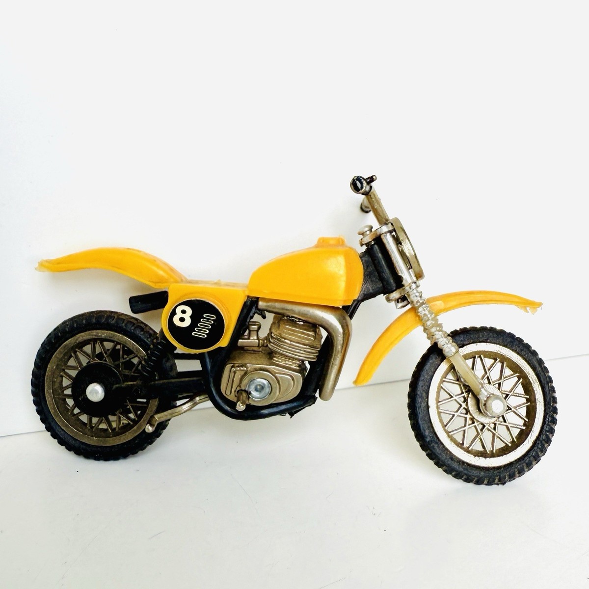 RIDEのジュニアモデルinpactの138 Vtg 1980 Zee Toys Ridge Riders Dirt Bike Die Cast Suzuki RM125