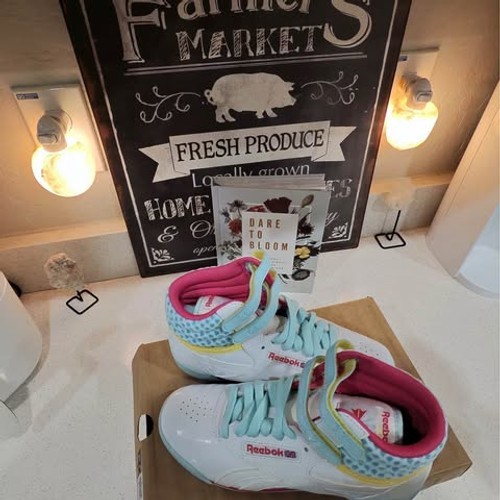 Reebok Freestyle Kids Sneakers. Size 3.5 Youth