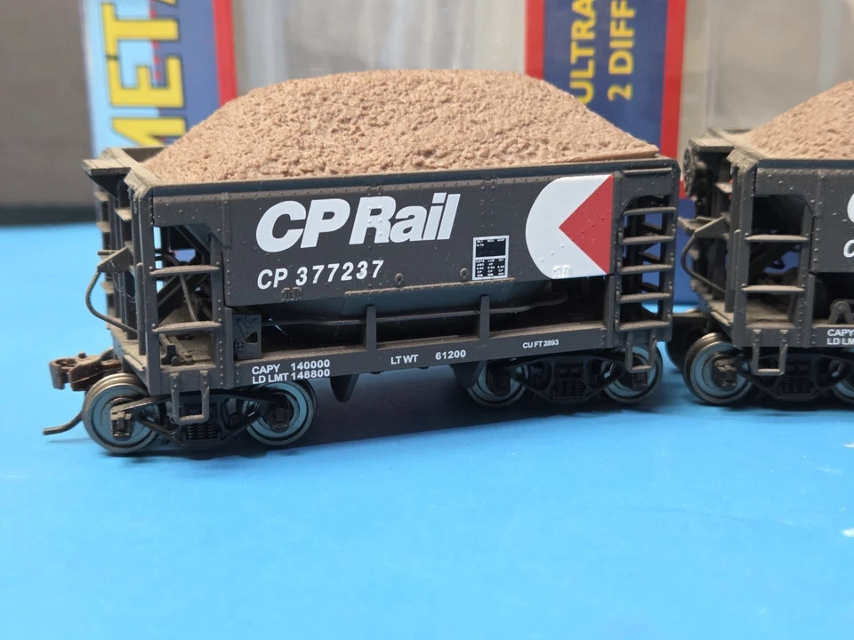 Model Power HO 3997 3 Pack U-29 Metal Ore Cars CP Rail black 377237,236,235 - Image 2 of 4