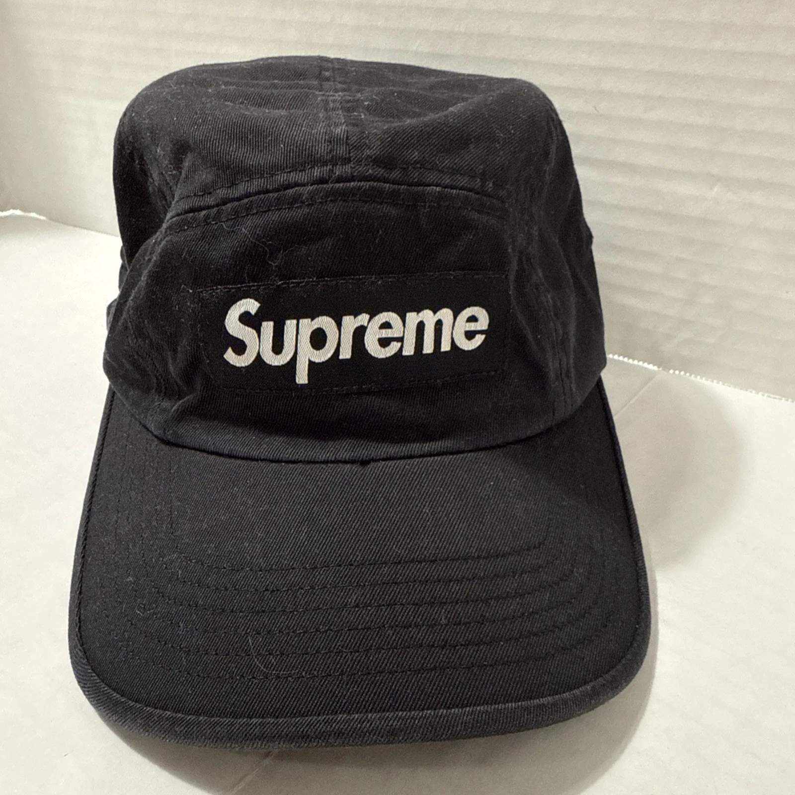 Casquette chapeau noir cinq panneaux logo Supreme Box Strapback livraison gratuite