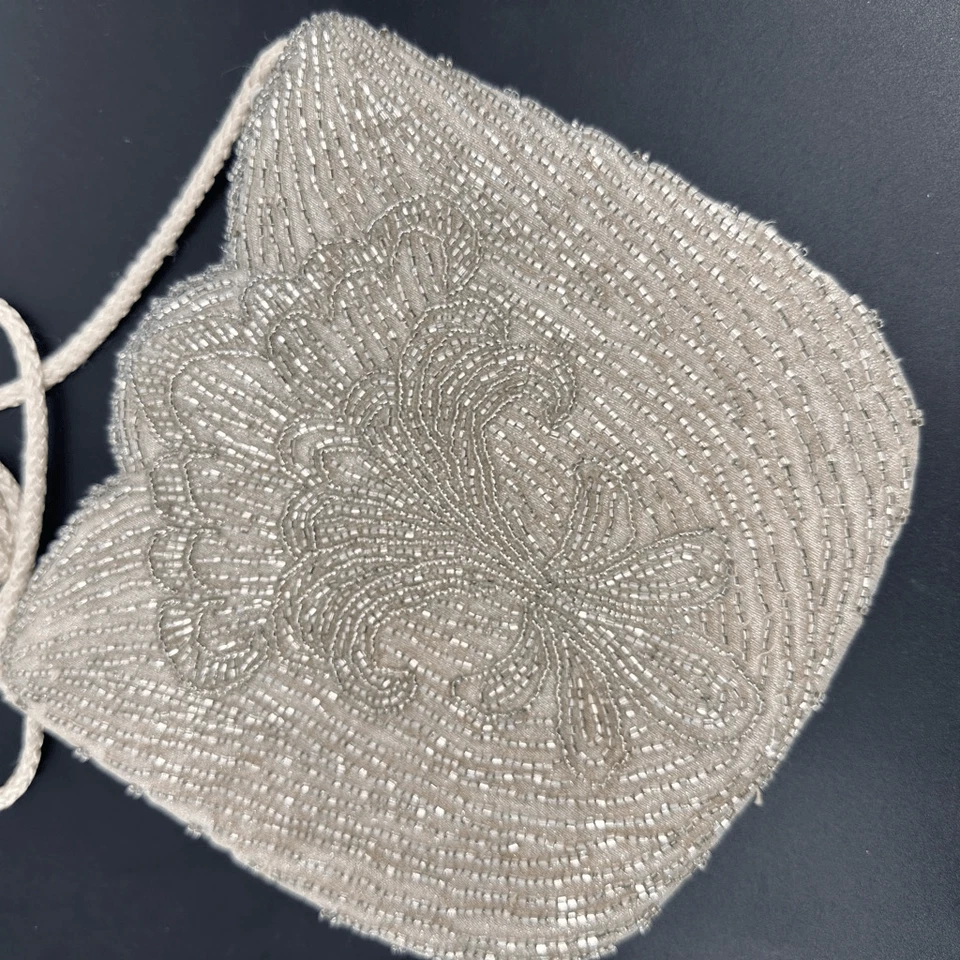 Bolso sin asas bandolera vintage La Regale para mujer con cuentas florales blanco cóctel Foto 3 de 4