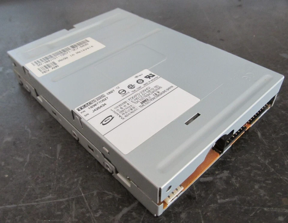 TEAC 3.5" FLOPPY DRIVE MODLE # FD-235HG P/N 193077CB27 VINTAGE PART 2OO3 - Image 4 of 4