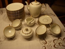 Kaffeegeschirr  37 tlg.  "Creme mit Goldrand" der Manufaktur LETTIN 1950-56