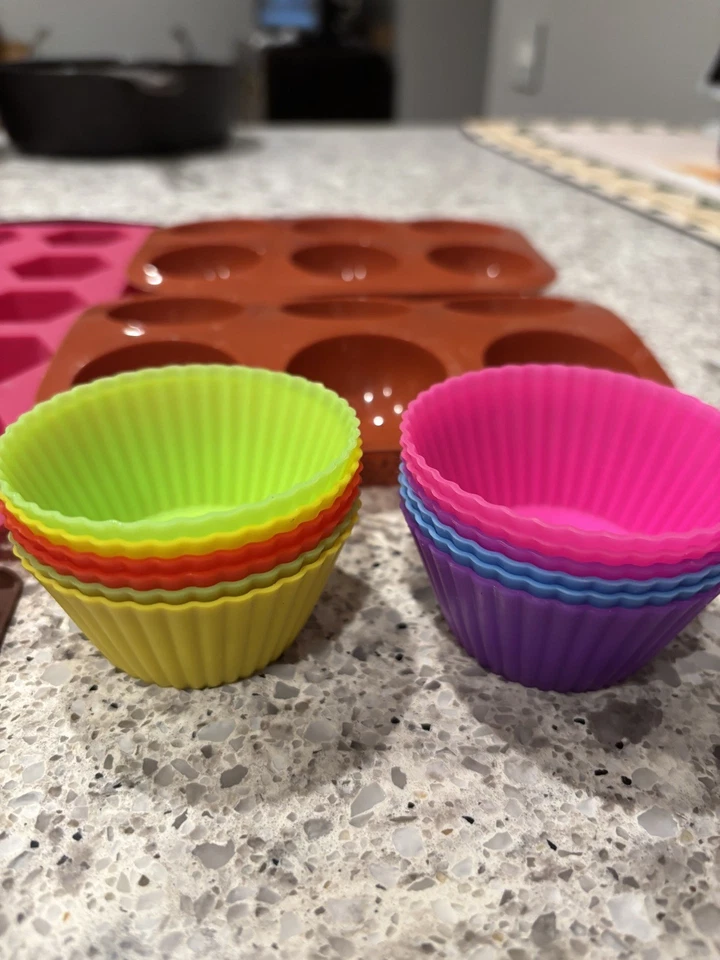 Lot of 5 Silicone Ice Chocolate, Cupcake,  Candle Soap Mold Baking  Bundle - Image 2 of 4