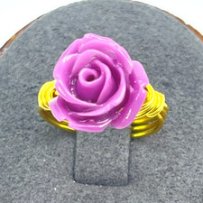 Ring Gold Tone Purple Resin Rose on Gold Wire Wrapped Band. Size 5