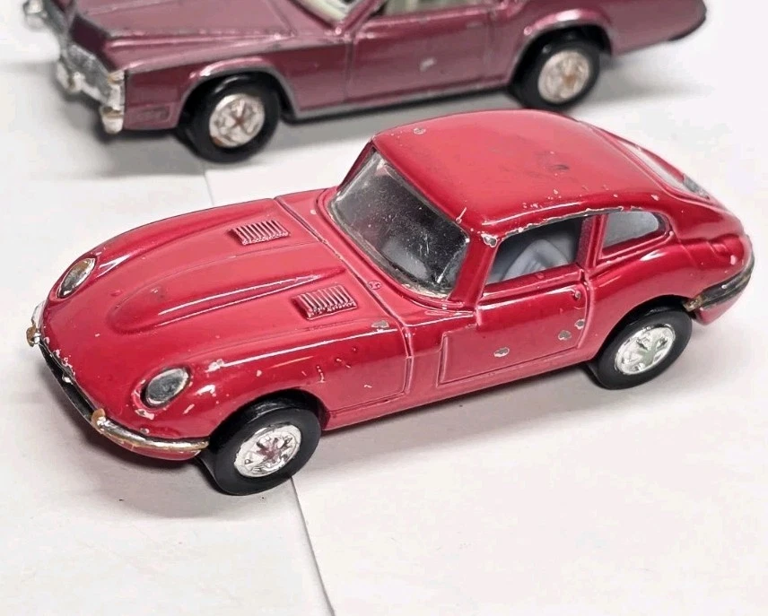 PlayArt BMW 2002 marrón Cadillac Eldorado azul púrpura Jaguar tipo E rojo (4) Foto 4 de 4