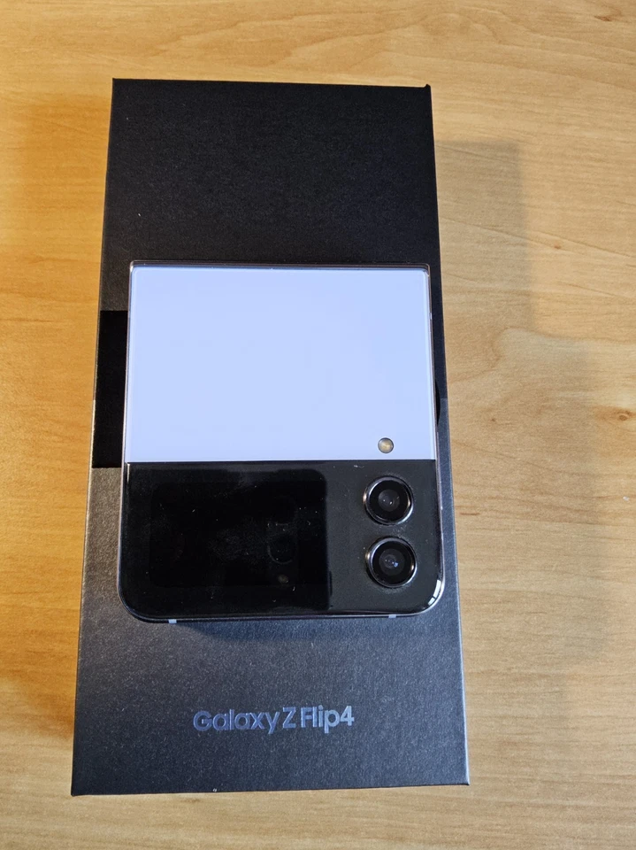 SAMSUNG GALAXY Z Flip4 BLUE 256GB SM-F721B READ DESCRIPTION - Immagine 4 di 4