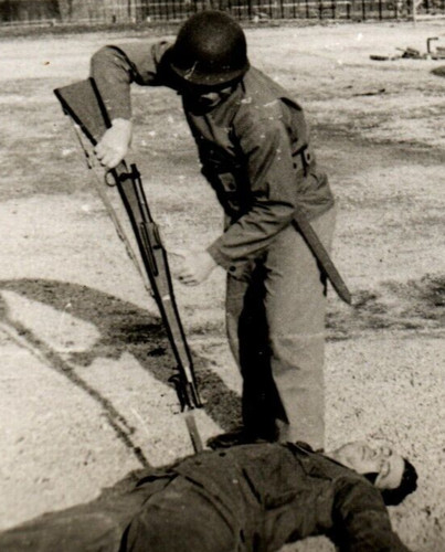 C.1940 WW2 US SOLDIERS FAKE BATTLE DEATH BAYONET PERSPECTIVE ILLUSION PHOTO F2